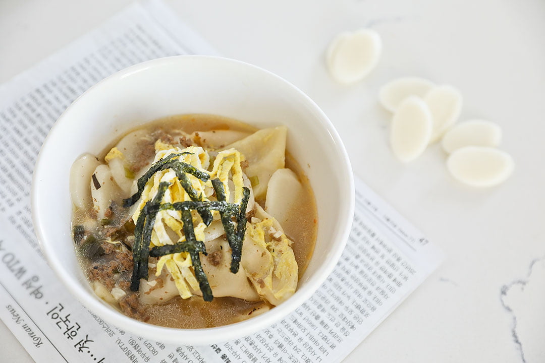 How to Make Mom's Tteokguk Recipe - Korean Rice Cake Soup